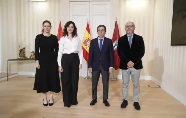 Foto de representantes de la Comunidad de Madrid y el Ayuntamiento de Madrid