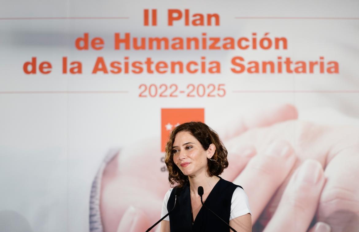 Foto de la Presidenta Ayuso presentando el Plan de Hunanizacion Sanitaria de la Comunidad de Madrid
