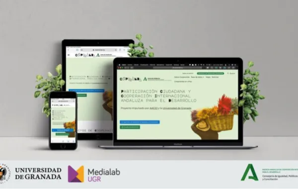 Foto de varios dispositivos móviles que muestran la portada de la web de cooperanda