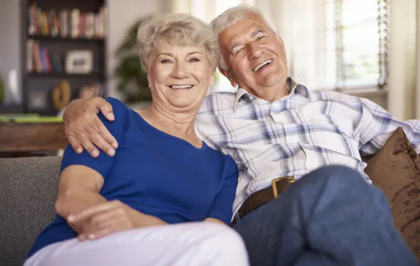 Foto de dos personas mayores