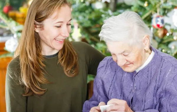 Participar en actividades sencillas en buena compañía puede mejorar el bienestar de las personas con alzheimer