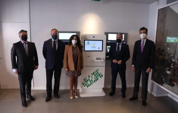 Foto de la presentación del proyecto con personalidades de la Junta de Andalucia
