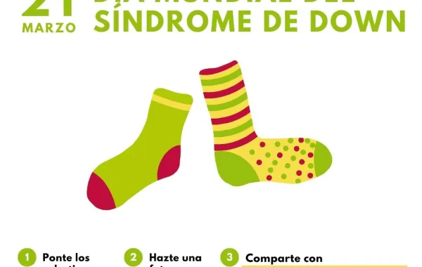 Foto de  la campañas por dia mundial sindrome de down con los calcetines desparejados