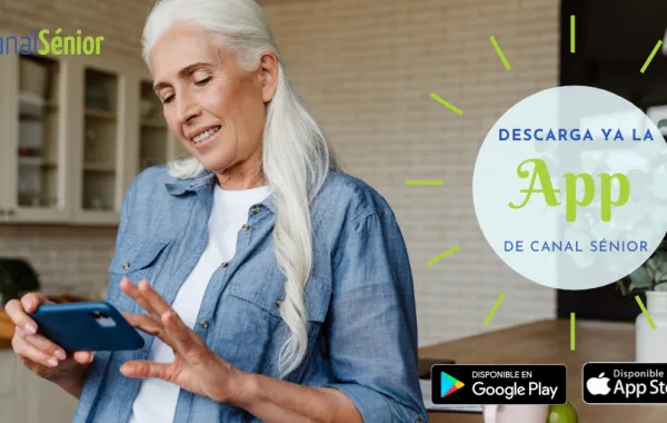 Foto del cartel de la app con una señora mayor mirando un movil