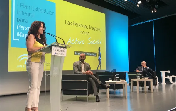 Foto del escenario de la presentación del primer plan estrategico por la persona responsable