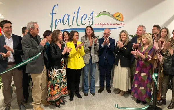 Foto de la presentación del primer complejo de viviendas colaborativas para personas mayores en Andalucia