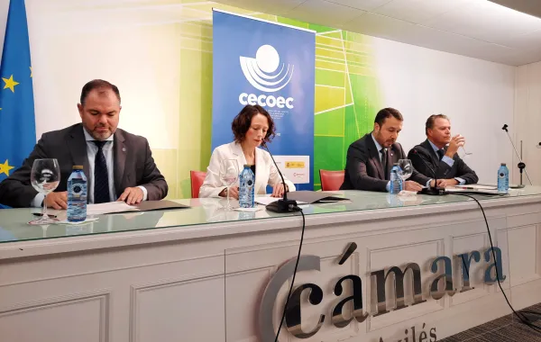 Foto de la presentación en Asturias de la inversión en cuidados de larga duración