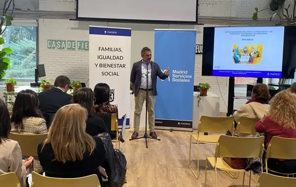 Foto de la presentación de la  campaña de apoyo a las familias cuidadoras del Ayuntamiento de Madrid