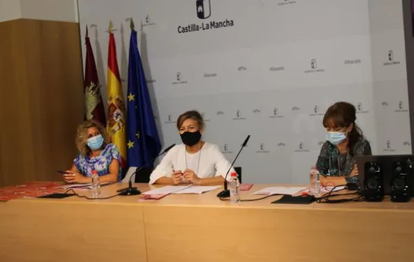 Foto de personalidades de Castilla La Mancha presentado el plan “Los Mayores forman la Red Castilla-La Mancha 2020
