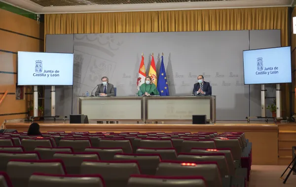 Foto de  personalidades de la consejera de Familia e Igualdad de Castilla y León