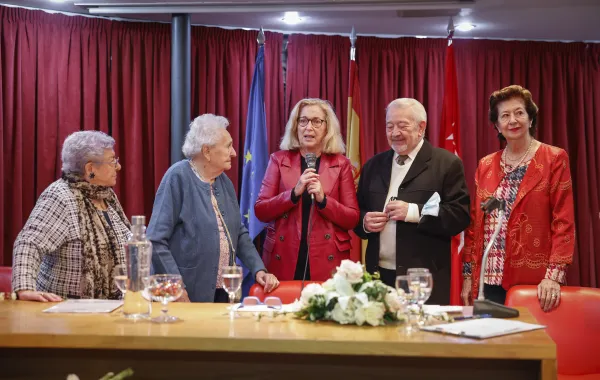 Foto de la presentación de un programa de lectura en residencias de la Comunidad de Madrid