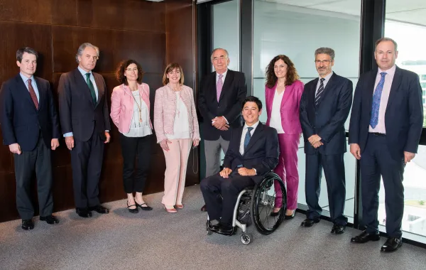 Foto de miembros del jurado y de fundación caser de los premios dependencia y sociedad