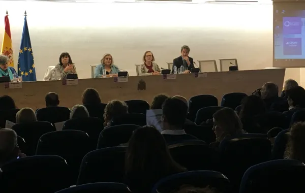 Foto de la mesa inagural de la jornada con diversas personalidades