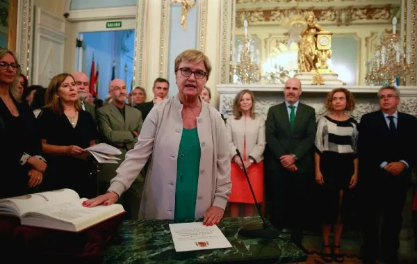 Fotos de Isaura Leal jurando su cargo delante de varias personalidades