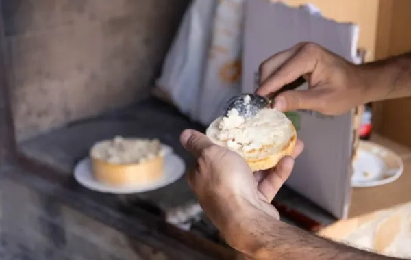 Evitar una intoxicación alimentaria evitando la falta de higiene, la temperatura poco adecuada o el consumo de alimentos crudos