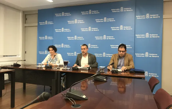 Foto de una rueda de prensa de representantes del gobierno de Navarra