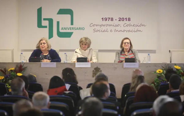 Foto de la celebracion del aniversario del imserso con personalidades