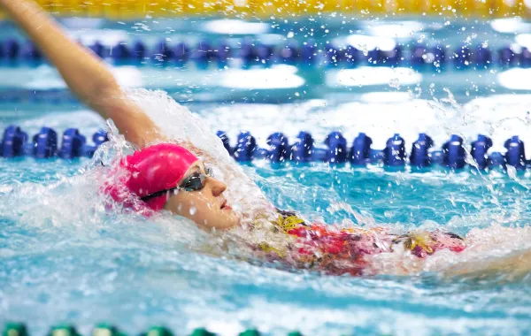Foto de una persona nadando