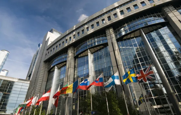 Foto fachada del parlamento europeo.