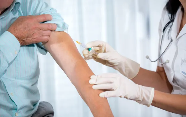 Foto de una persona vacunándose