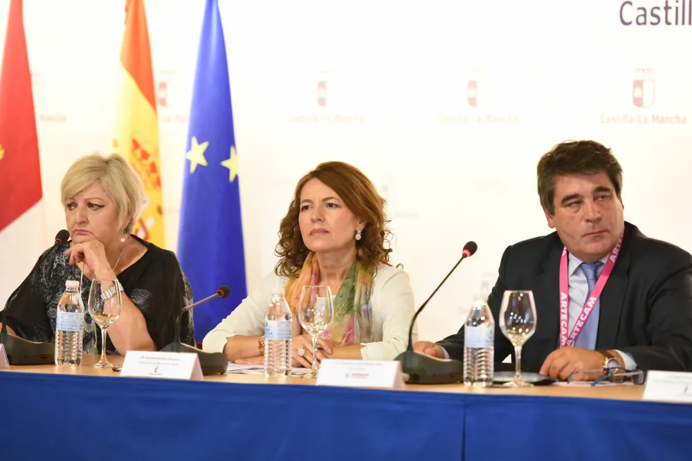 Foto de la mesa del Gobierno regional de Castilla-La Mancha