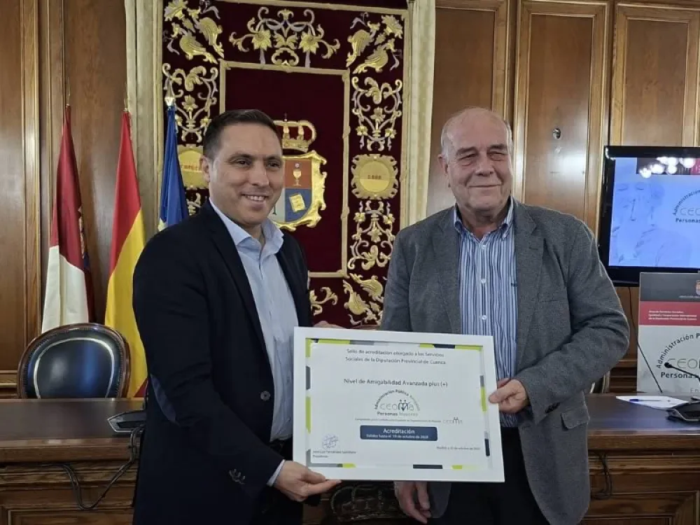 Entrega del diploma de reconocimiento de CEOMA a la Diputación Provincial de Cuenca como Amigable con las Personas Mayores