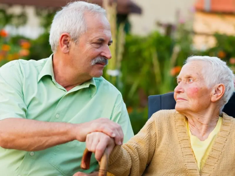 La Junta de Extremadura ha conseguido reducir la lista de espera de la dependencia en la región