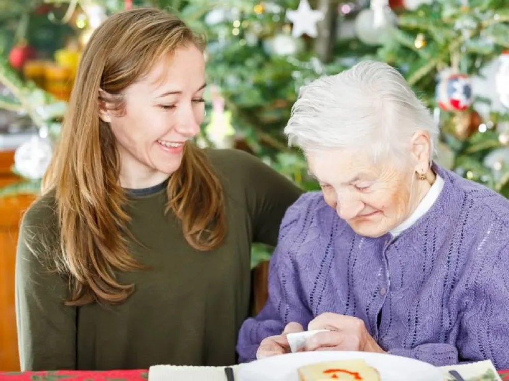 Participar en actividades sencillas en buena compañía puede mejorar el bienestar de las personas con alzheimer