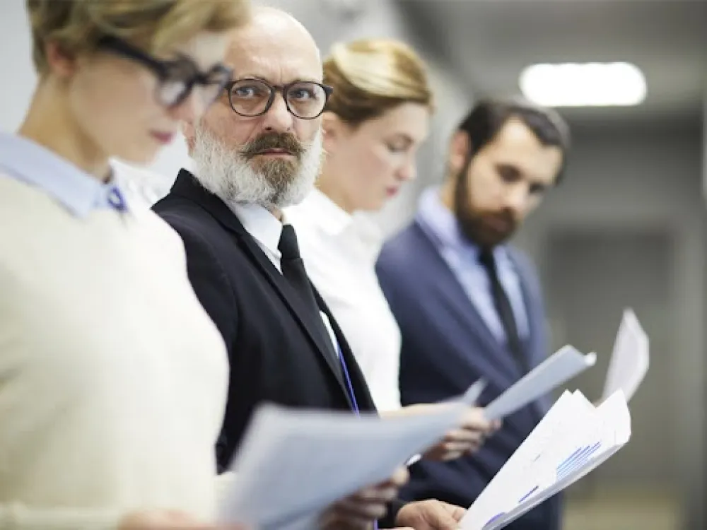 La edad es una barrera invisible que dificulta el empleo senior