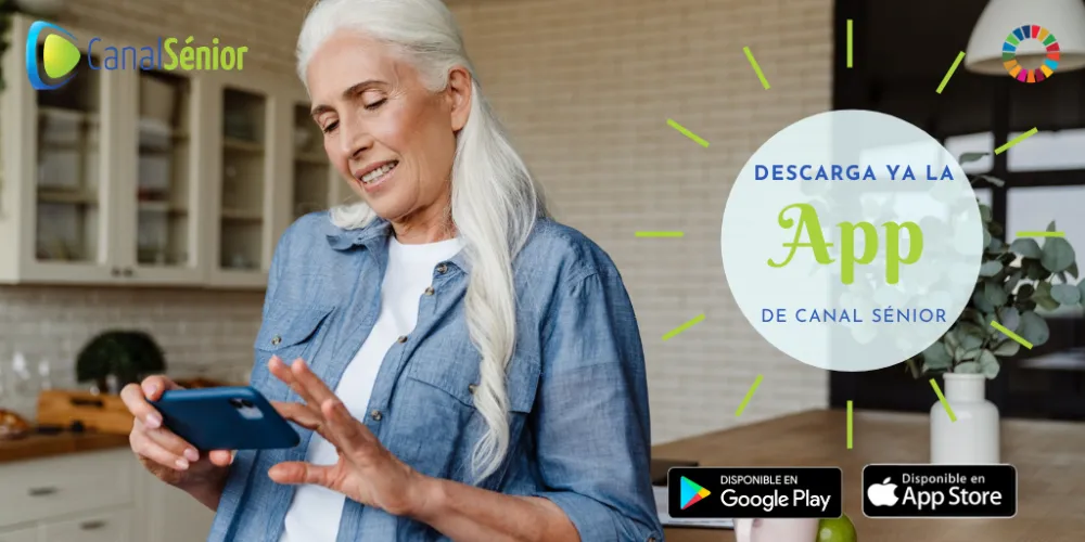 Foto del cartel de la app con una señora mayor mirando un movil