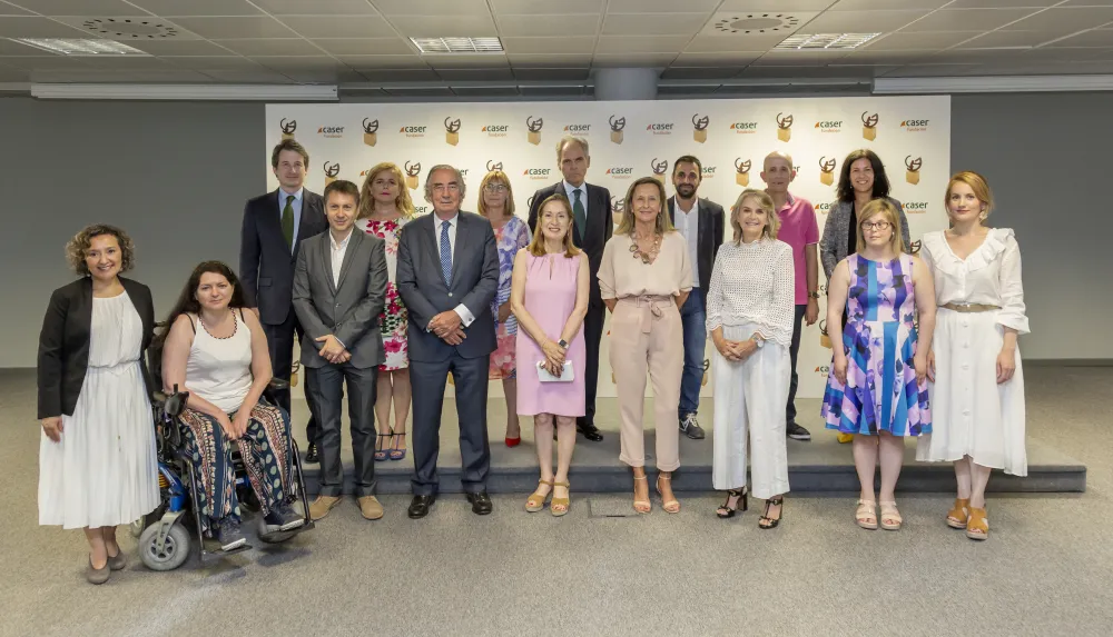 Foto de familia de los ganadores de los premios fundación caser dependencia y sociedad 2019