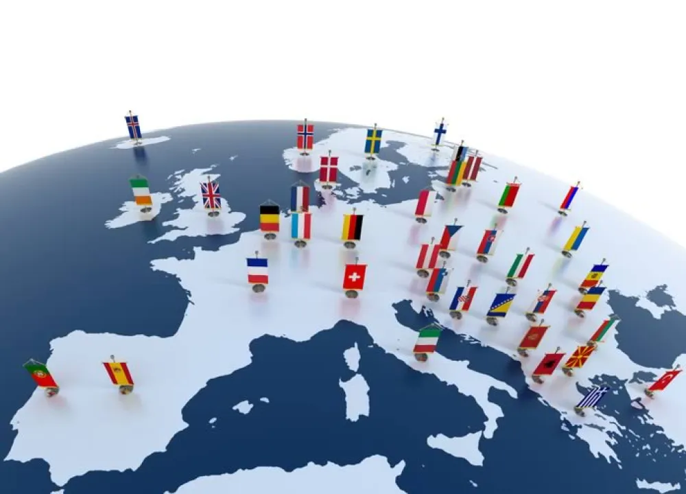 Mapa de Europa con las banderas de cada país de la Unión Europea